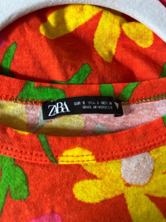 Zara Bright Floral Cropped Tee with Yellow & Pink Flowers Small - Picture 2 of 3